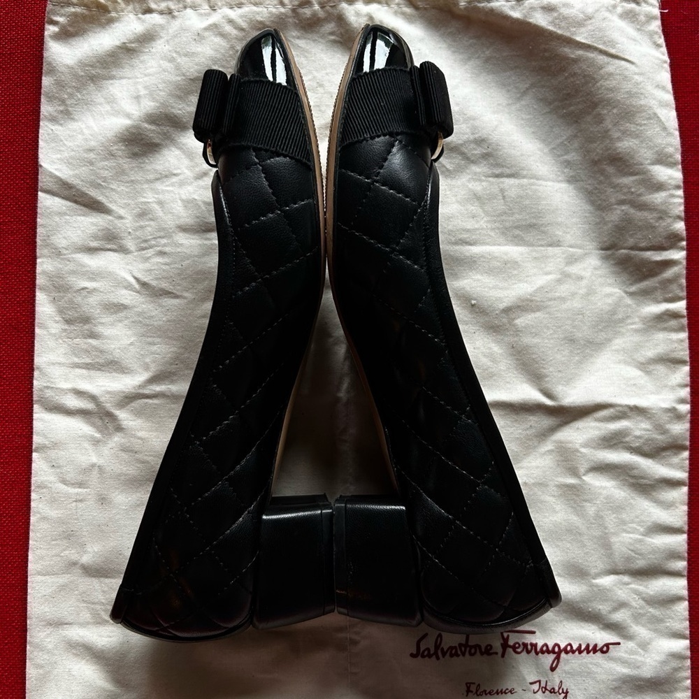 SALVATORE FERRAGAMO Vara Pump Size 6 - Picture 14 of 16